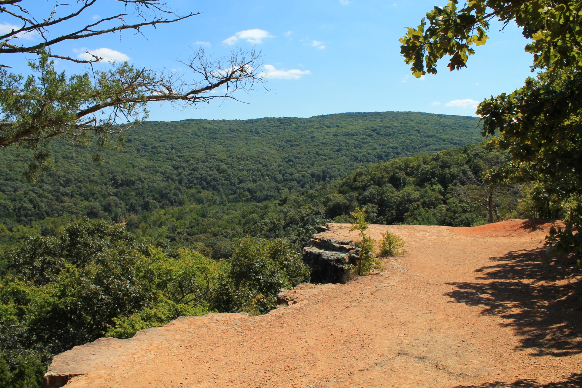 Devil's den shop state park hiking